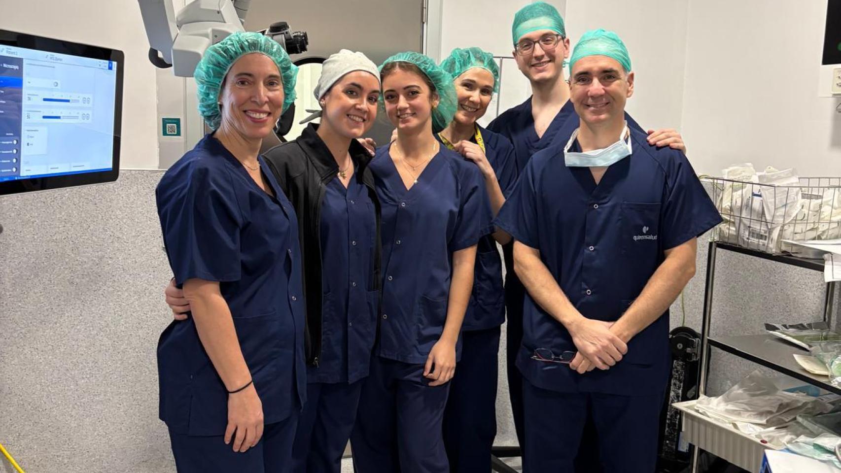Eduardo Martín junto a su equipo de Otorrinolaringología del Hospital Quironsalud de Toledo.