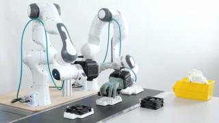Robot con manos humanas