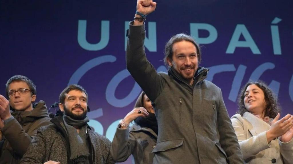 Pablo Bustinduy junto a Pablo Iglesias e Íñigo Errejón en 2017.