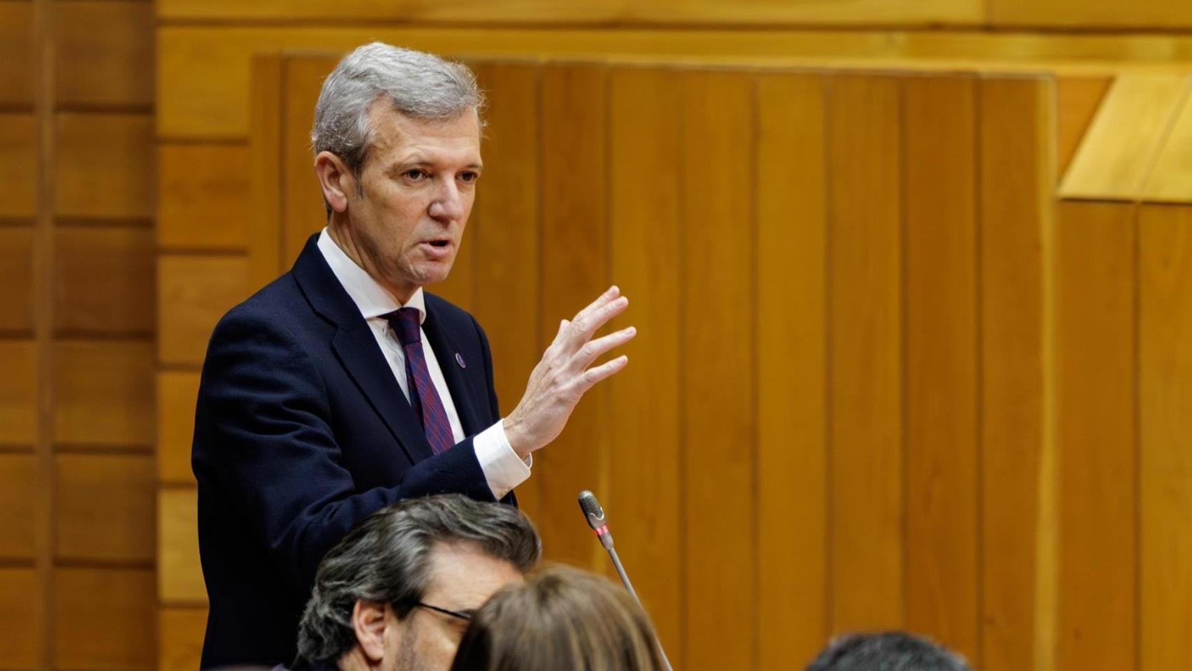 El presidente de la Xunta, Alfonso Rueda, en la sesión de control del Parlamento de Galicia.
