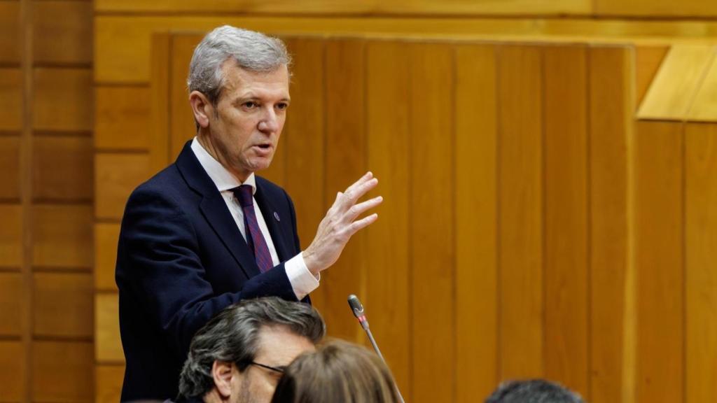 El presidente de la Xunta, Alfonso Rueda, en la sesión de control del Parlamento de Galicia.