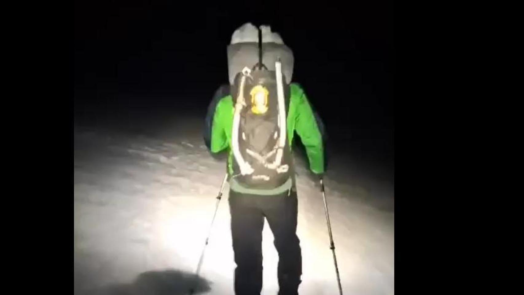 Un momento del rescate del montañero