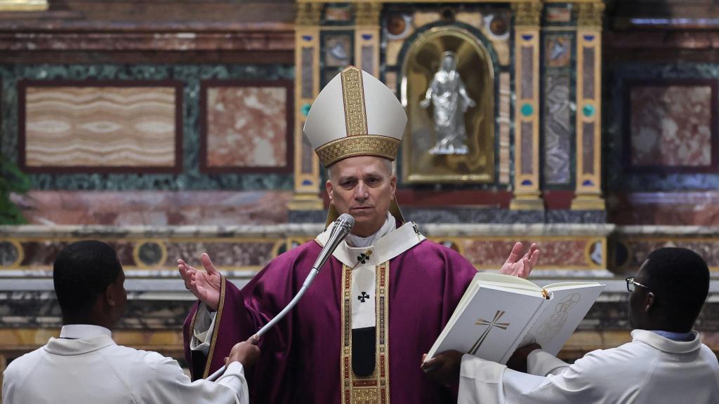 El papa León XIV oficia una misa en Roma el pasado domingo.