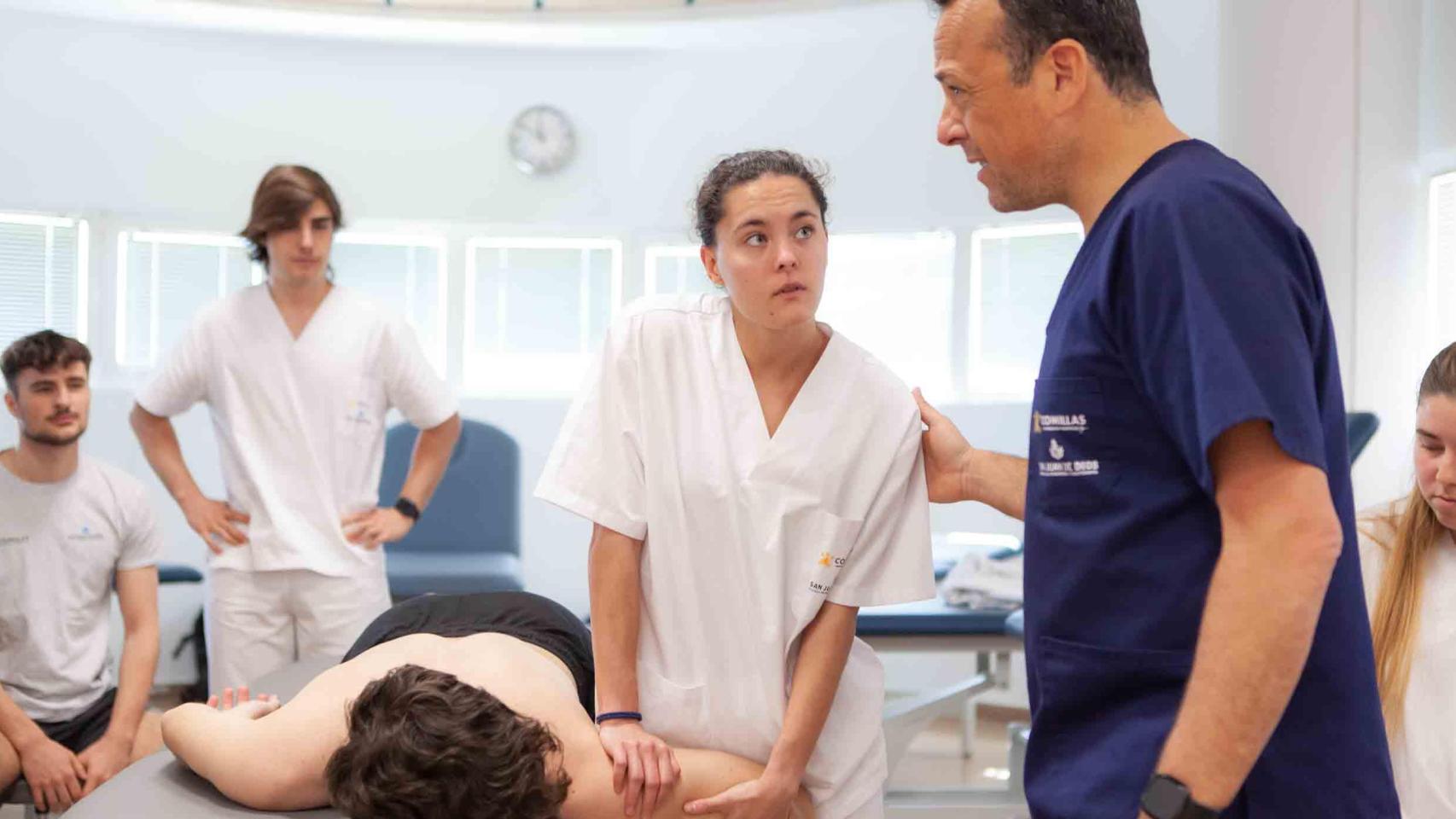Alumnado de Fisioterapia de la EUEF