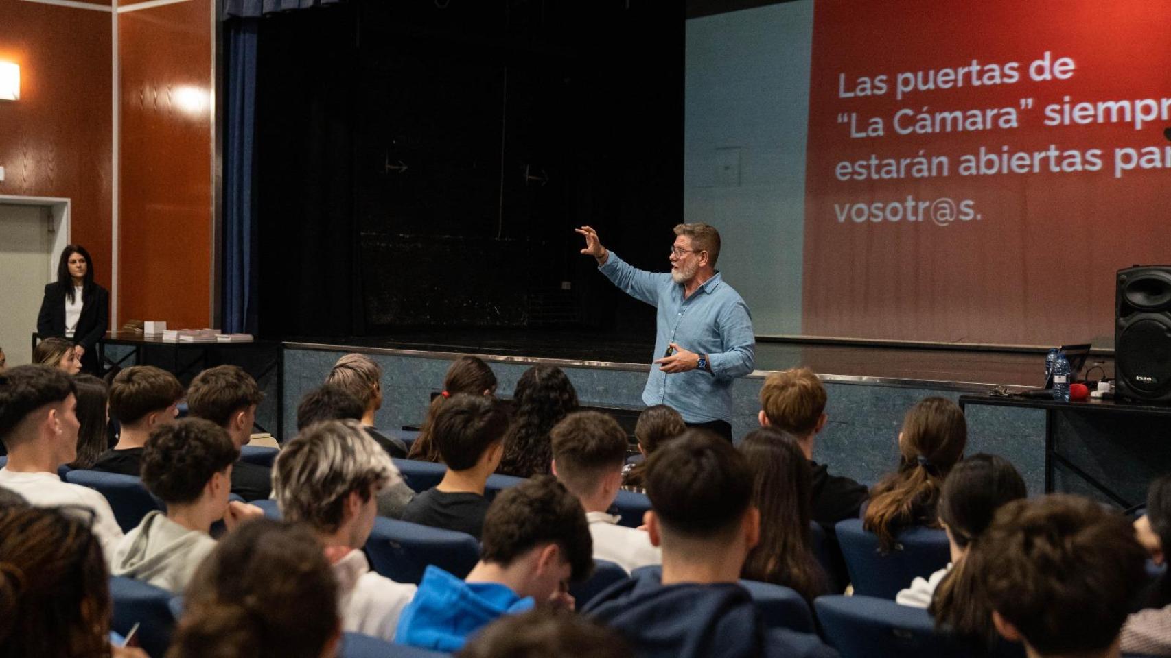 La Cámara de Alicante impulsa la conexión entre empresa y educación con el programa 'La Cámara en tu aula'