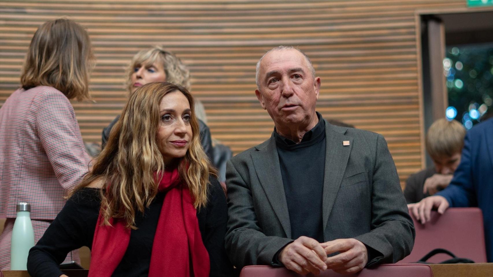La diputada Isaura Navarro junto al portavoz de Compromís, Joan Baldoví. Jorge Gil / EP