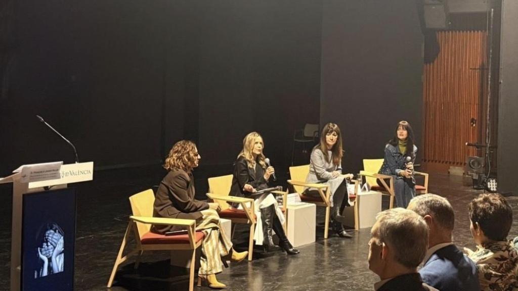 La primera mesa redonda.
