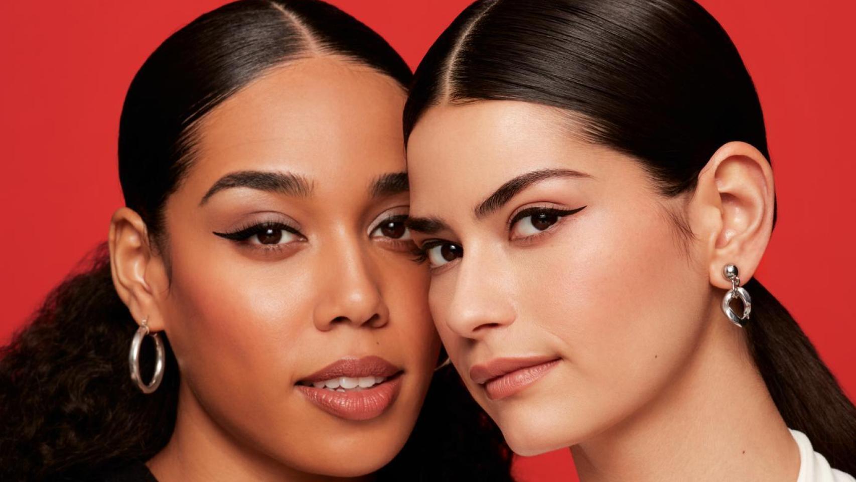 Modelos con el nuevo labial de Revlon.