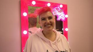 Ana María, responsable de la peluquería La Vida en Rosa