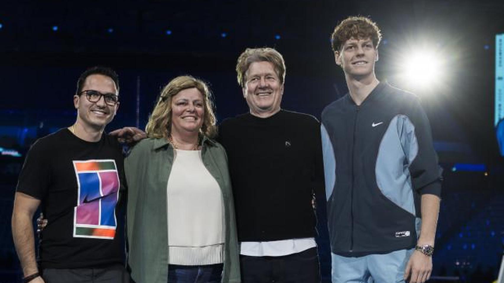 Jannik Sinner, junto a su familia en las ATP Finals de Turín.