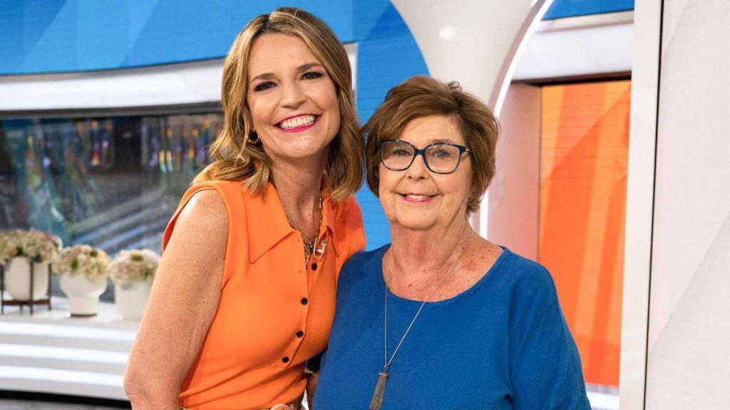 Nancy Guthrie junto a su hija Savannah Guthrie. Cortesía de NBC.