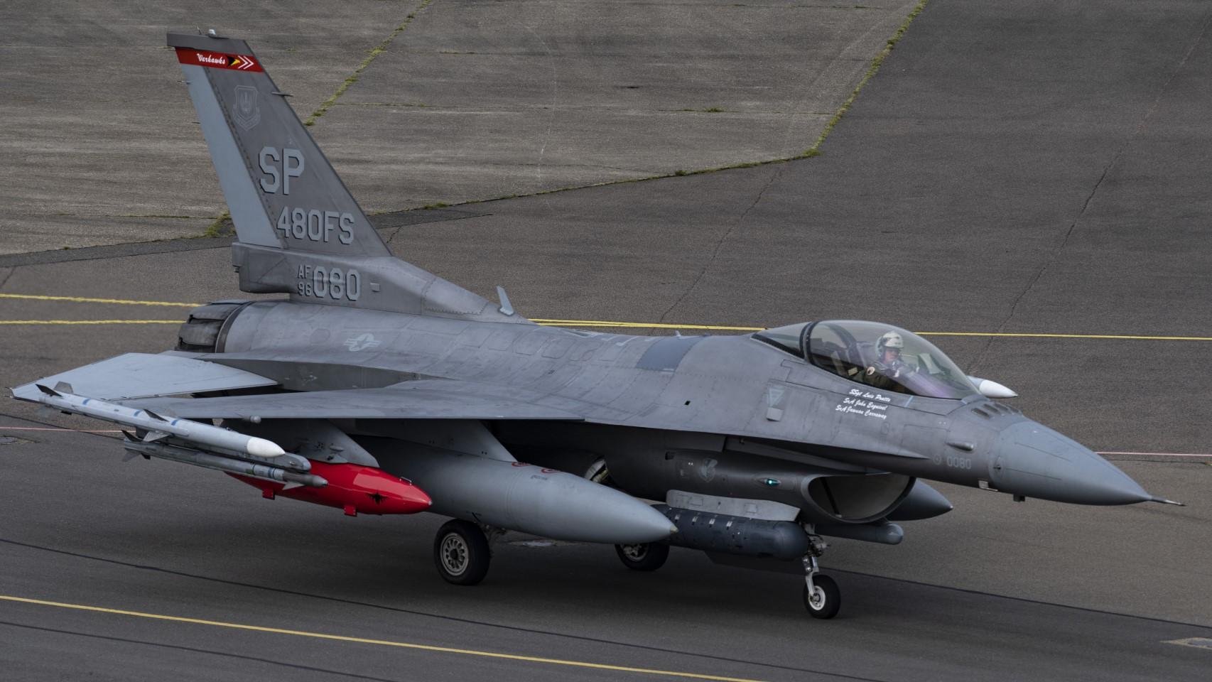 Caza F-16CJ, mismo modelo del que está desplegando EEUU en los alrededor de Irán