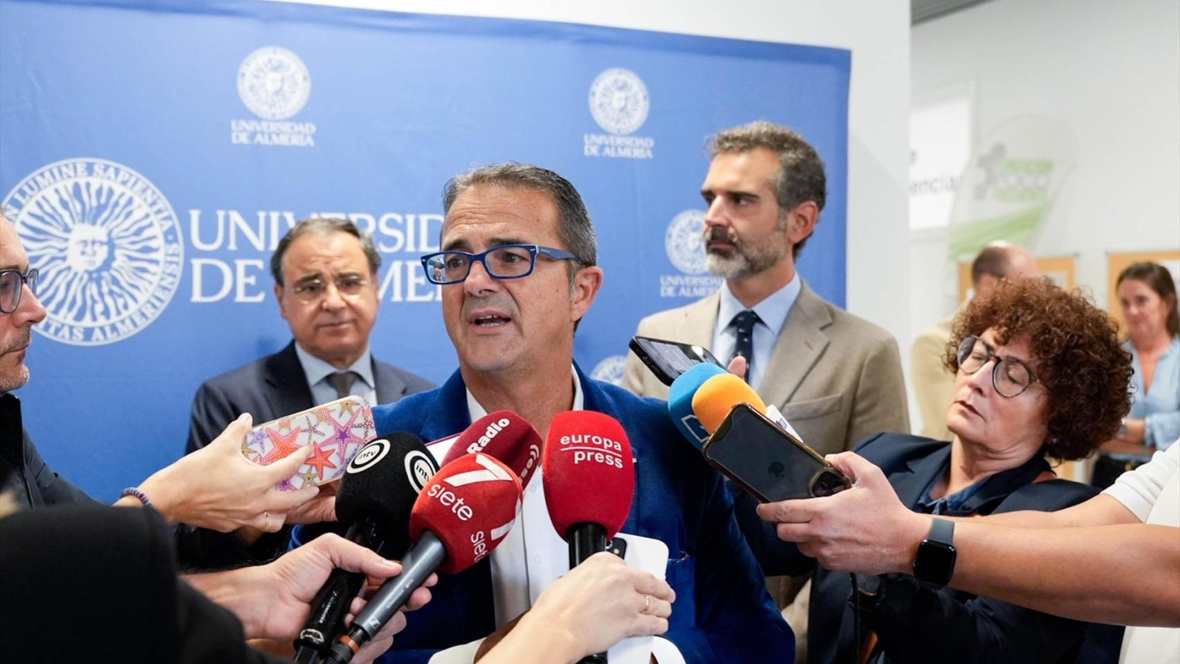 Juan Carrión, presidente de la Federación Española de Enfermedades Raras, atiende a los medios el pasado septiembre.