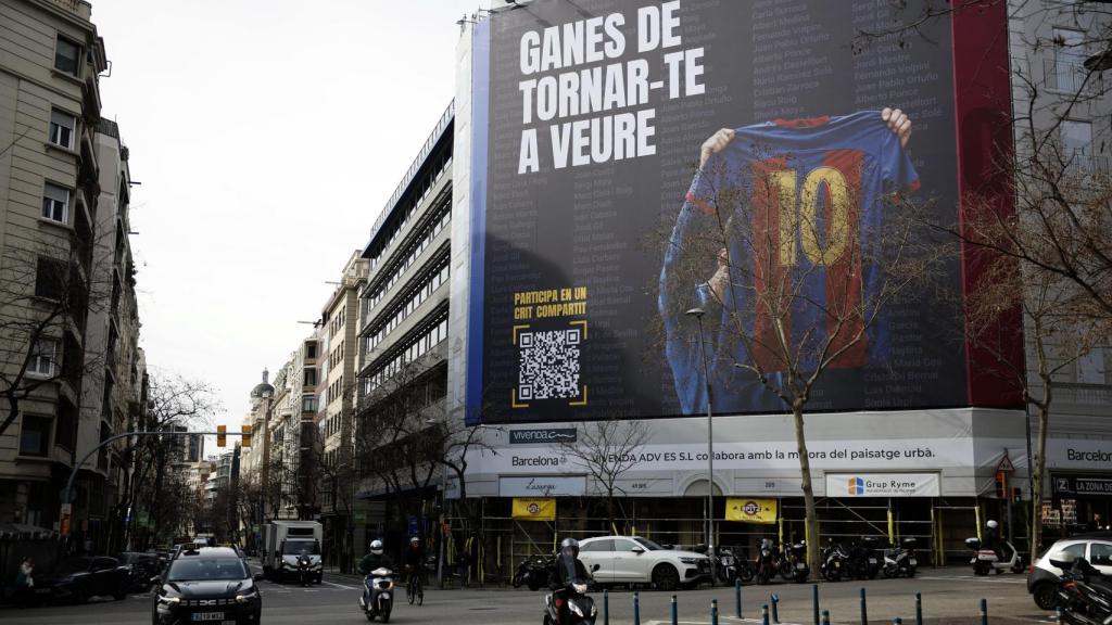La pancarta con la figura de Messi colgada en Barcelona por la candidatura de Marc Ciria