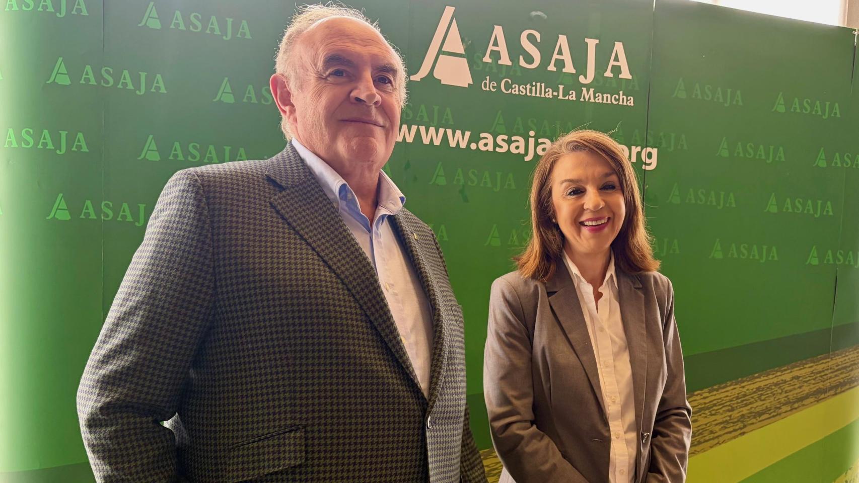 El presidente de Asaja Castilla-La Mancha, José María Fresneda, junto a la responsable del sindicato en la provincia de Toledo, Blanca Corroto.