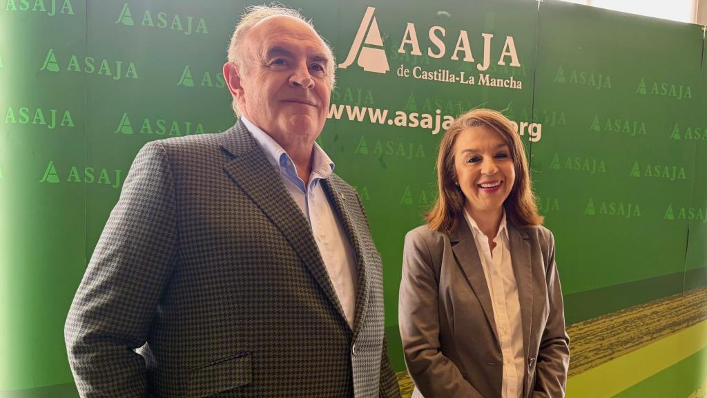 El presidente de Asaja Castilla-La Mancha, José María Fresneda, junto a la responsable del sindicato en la provincia de Toledo, Blanca Corroto.