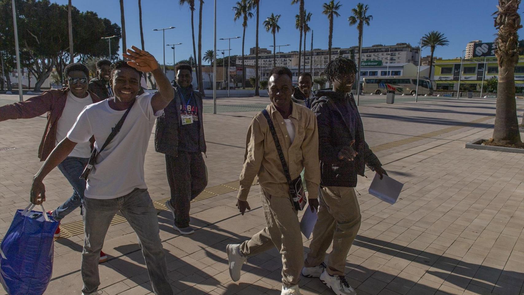 Extranjería cifra en 800 los migrantes llegados a Ceuta tras la regularización de Sánchez: 1.200% más que en 2025