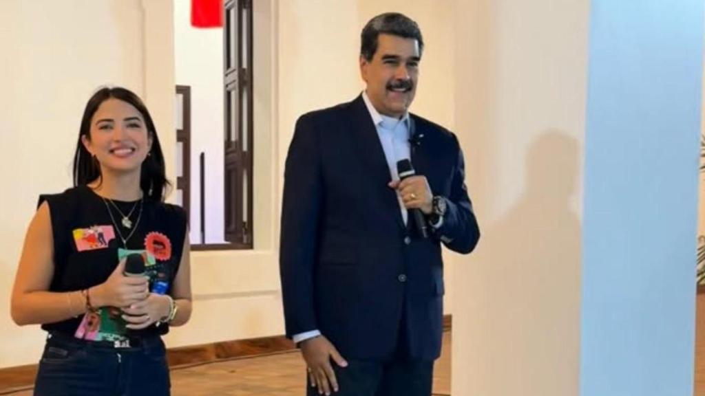 Daniella Diosdado y Nicolás Maduro durante el lanzamiento de la campaña Venezuela: Si vienes, lo entiendes, una estrategia impulsada por el Gobierno para promover la imagen del país en el exterior.