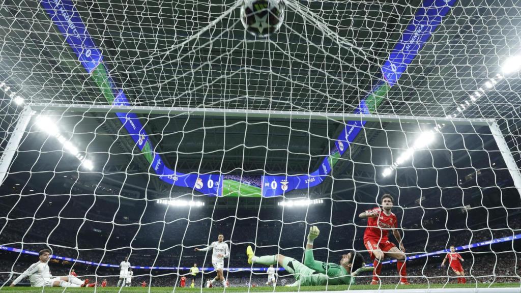 En el momento en que marca Rafa Silva, Real Madrid 0-1-Benfica