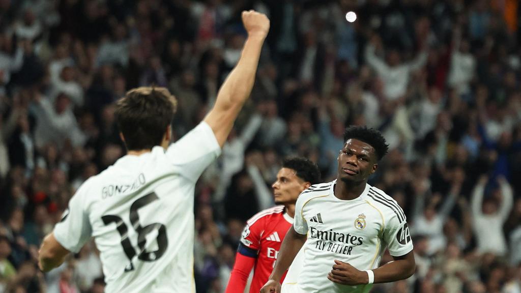 Chimeni y Gonzalo celebran los goles del triunfo 1-1 sobre el Benfica