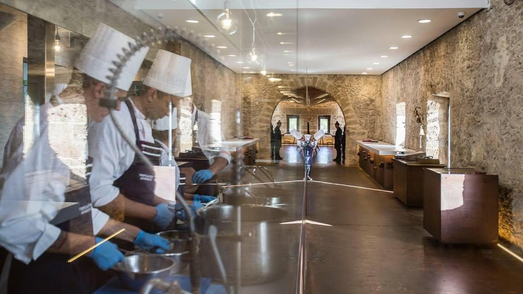 La sala del restaurante Aponiente, de Ángel León.