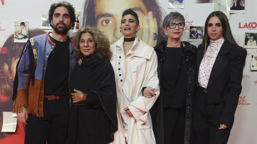 La familia Flores en la presentación del documental en Madrid.