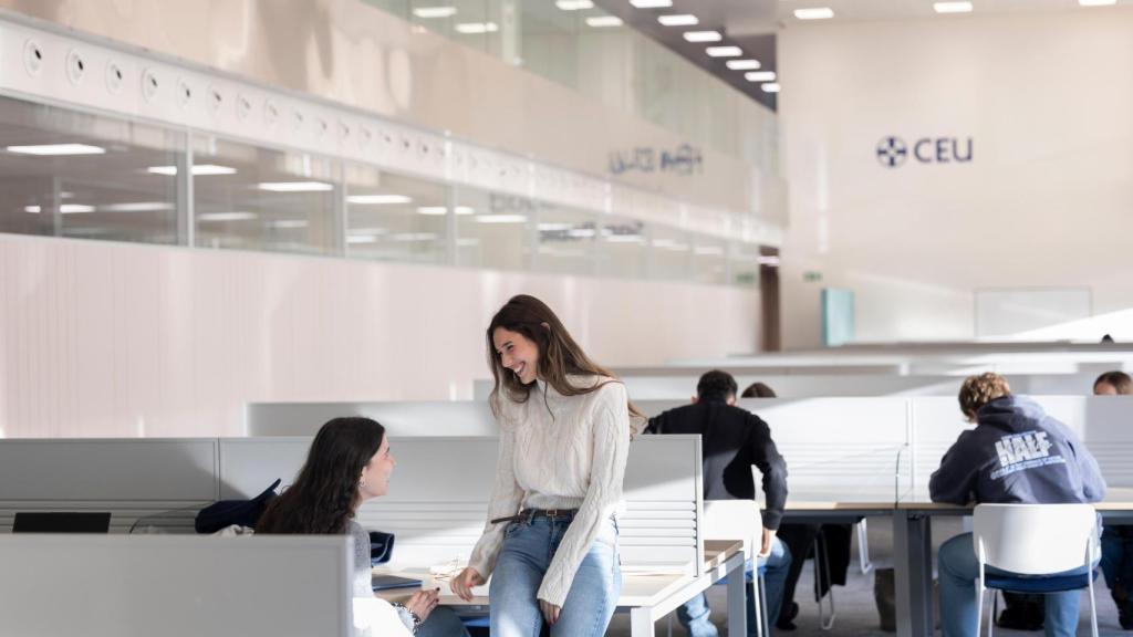 El CEU aumenta sus becas