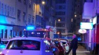 Los bomberos de A Coruña sofocan un incendio en un edificio okupa en Os Mallos