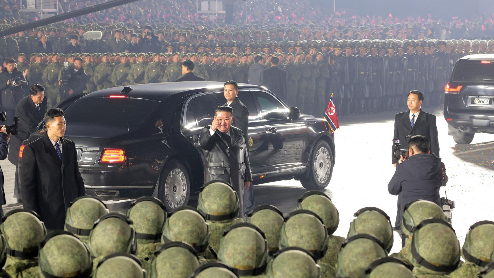 Kim Jong-un promete ampliar el arsenal nuclear de Corea del Norte y dice que podría «llevarse bien» con Trump