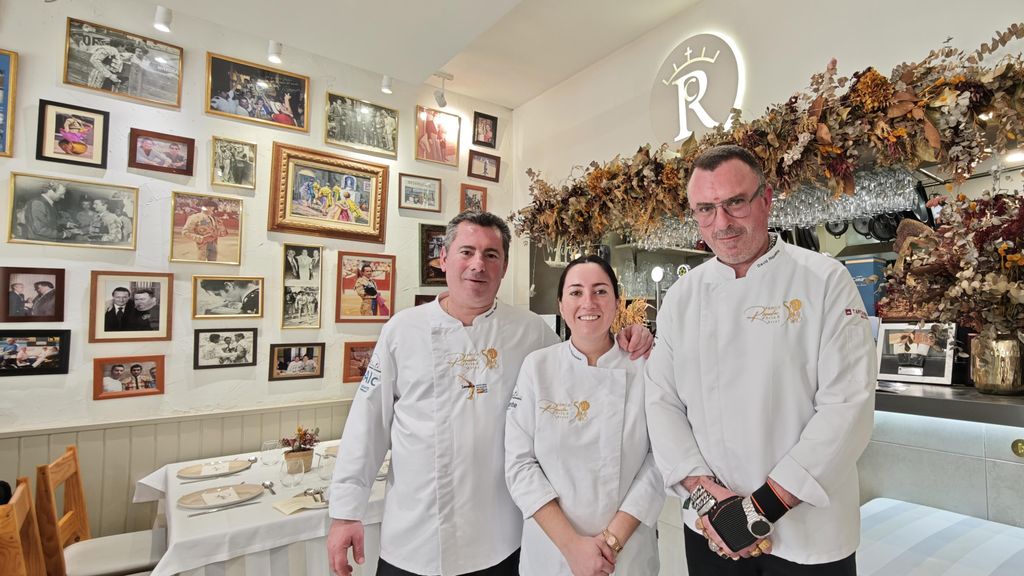 Los hermanos Riquelme, Moncho, Rocío y David, en su restaurante esta semana.