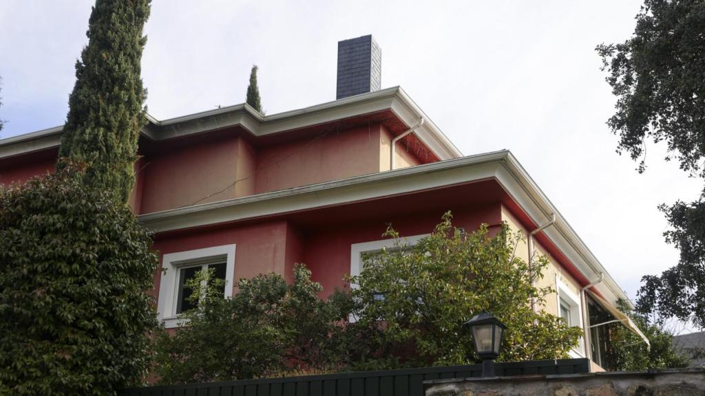 La fachada de la casa de Las Rozas, okupada por Paloma Porcel.