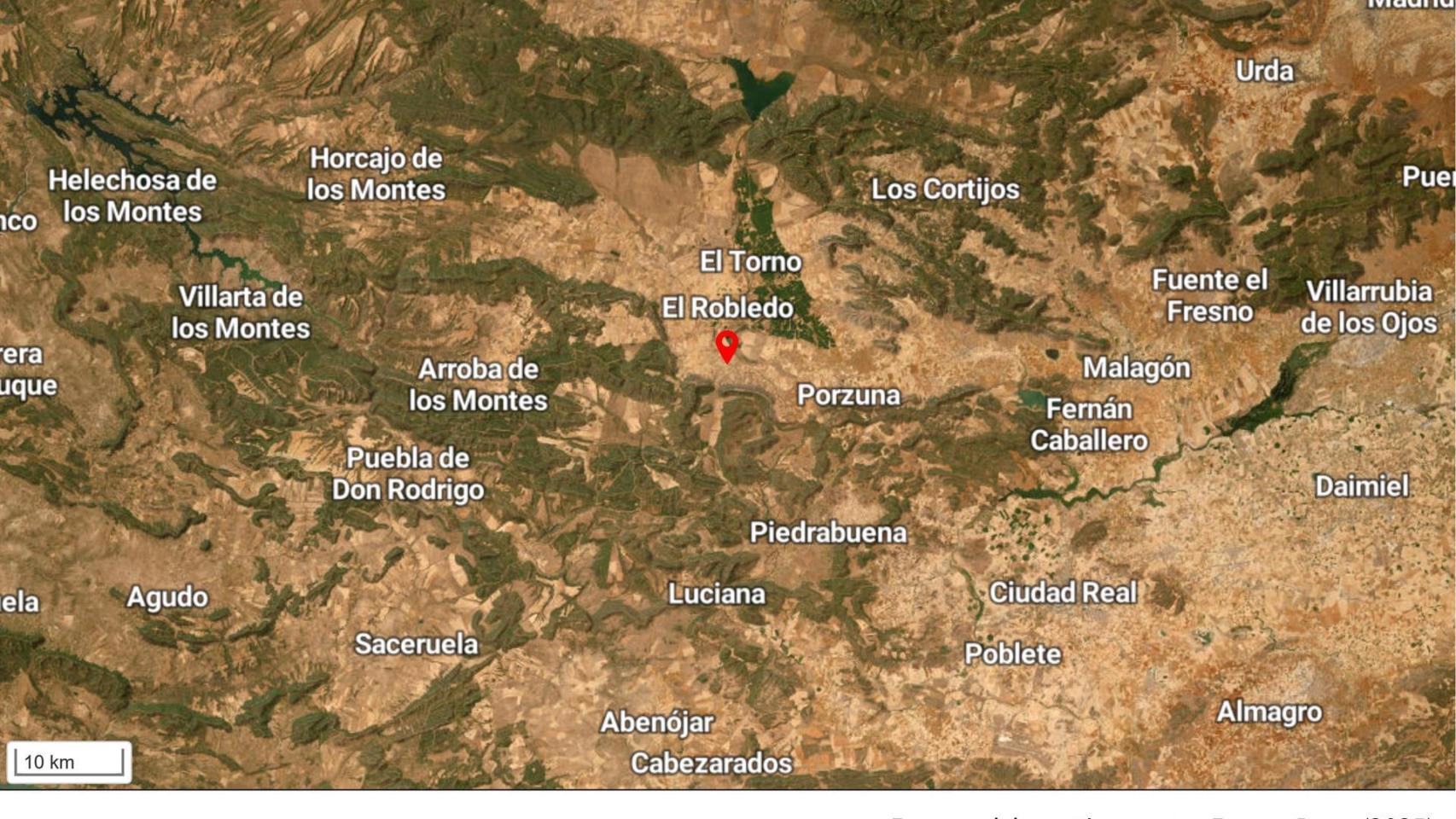 Muere un motorista tras salirse de la vía y caer por un barranco en El Robledo.