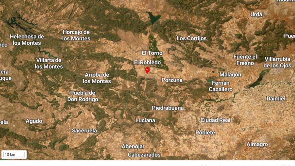 Muere un motorista tras salirse de la vía y caer por un barranco en El Robledo.