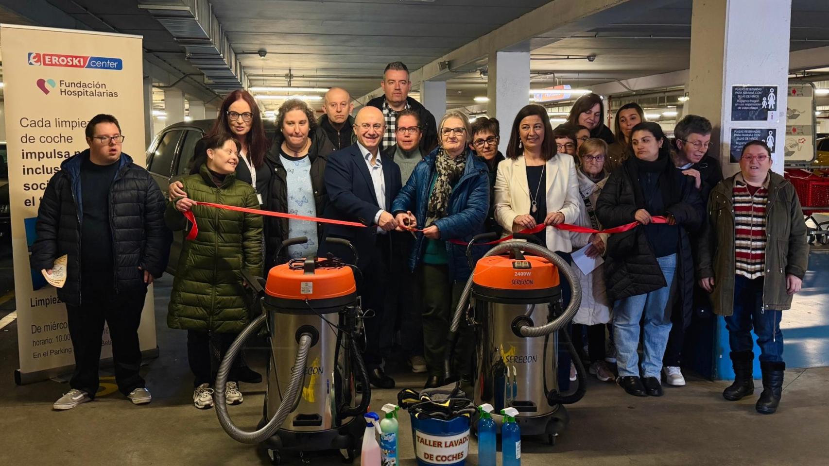 Vegalsa-Eroski y Fundación Hospitalarias abren en Betanzos (A Coruña) un servicio de limpieza de coches.