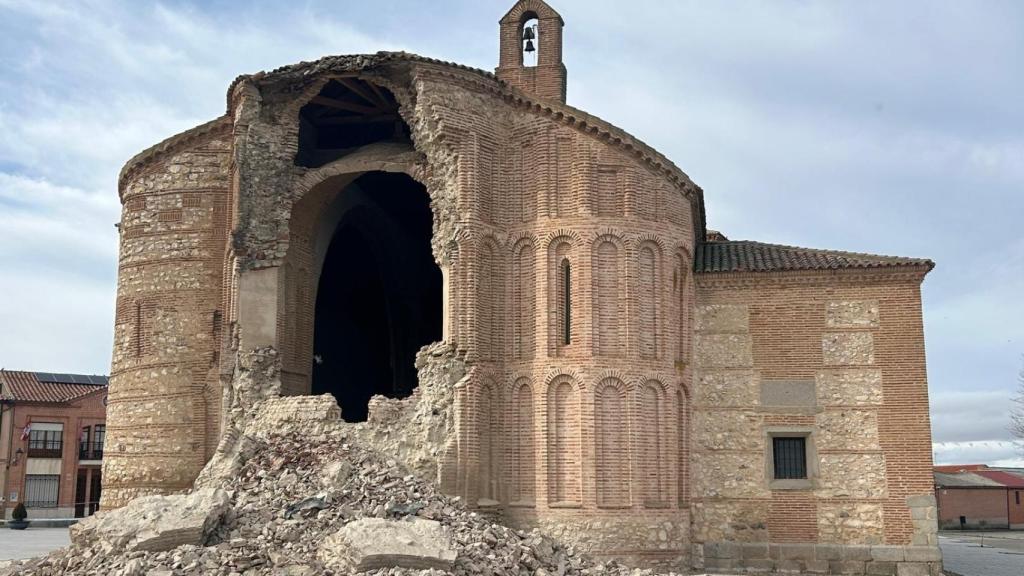 Escombros del ábside de la Iglesia de Nuestra Señora del Castillo de Muriel de Zapardiel (Valladolid).