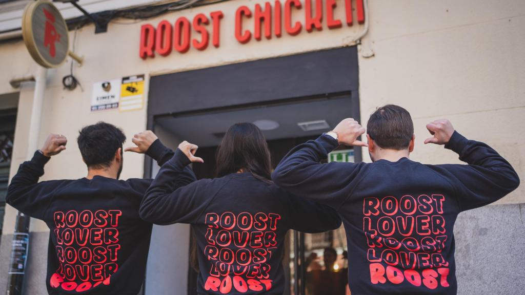 Sudaderas de Roost Chiken de sus fundadores.