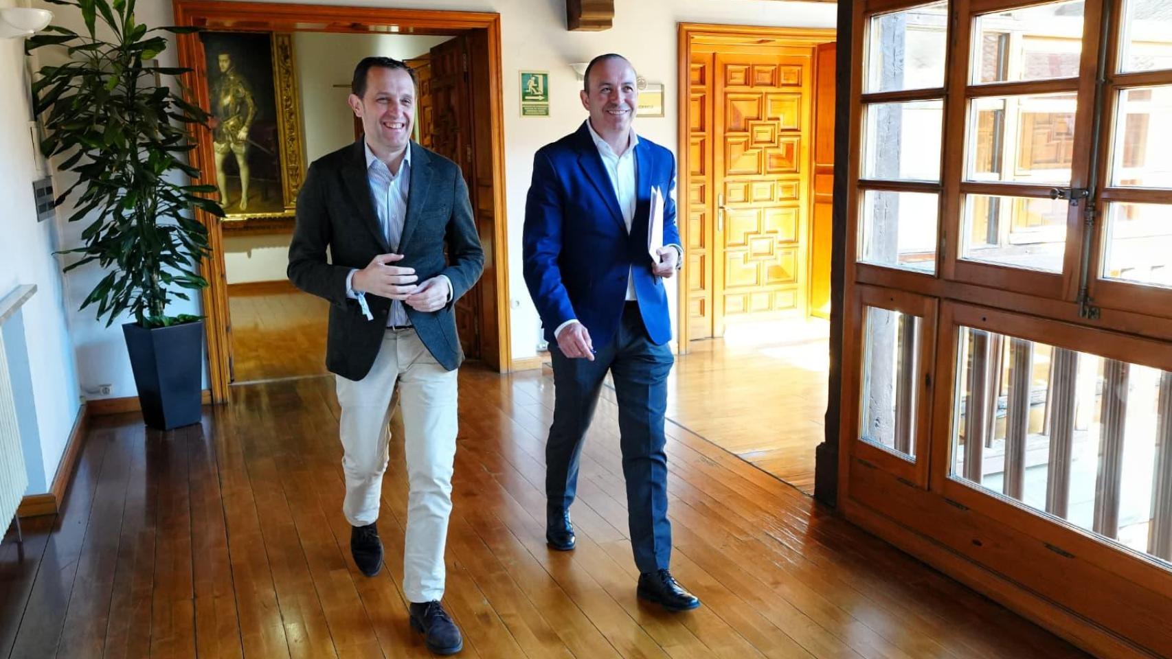 Conrado Íscar a la izquierda y Víctor Alonso a la derecha.