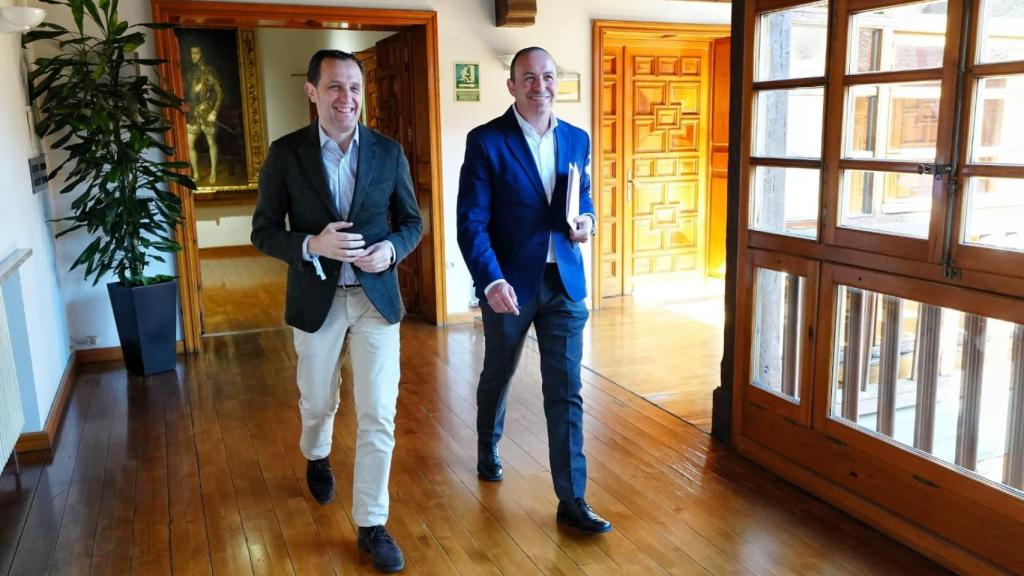 Conrado Íscar a la izquierda y Víctor Alonso a la derecha.