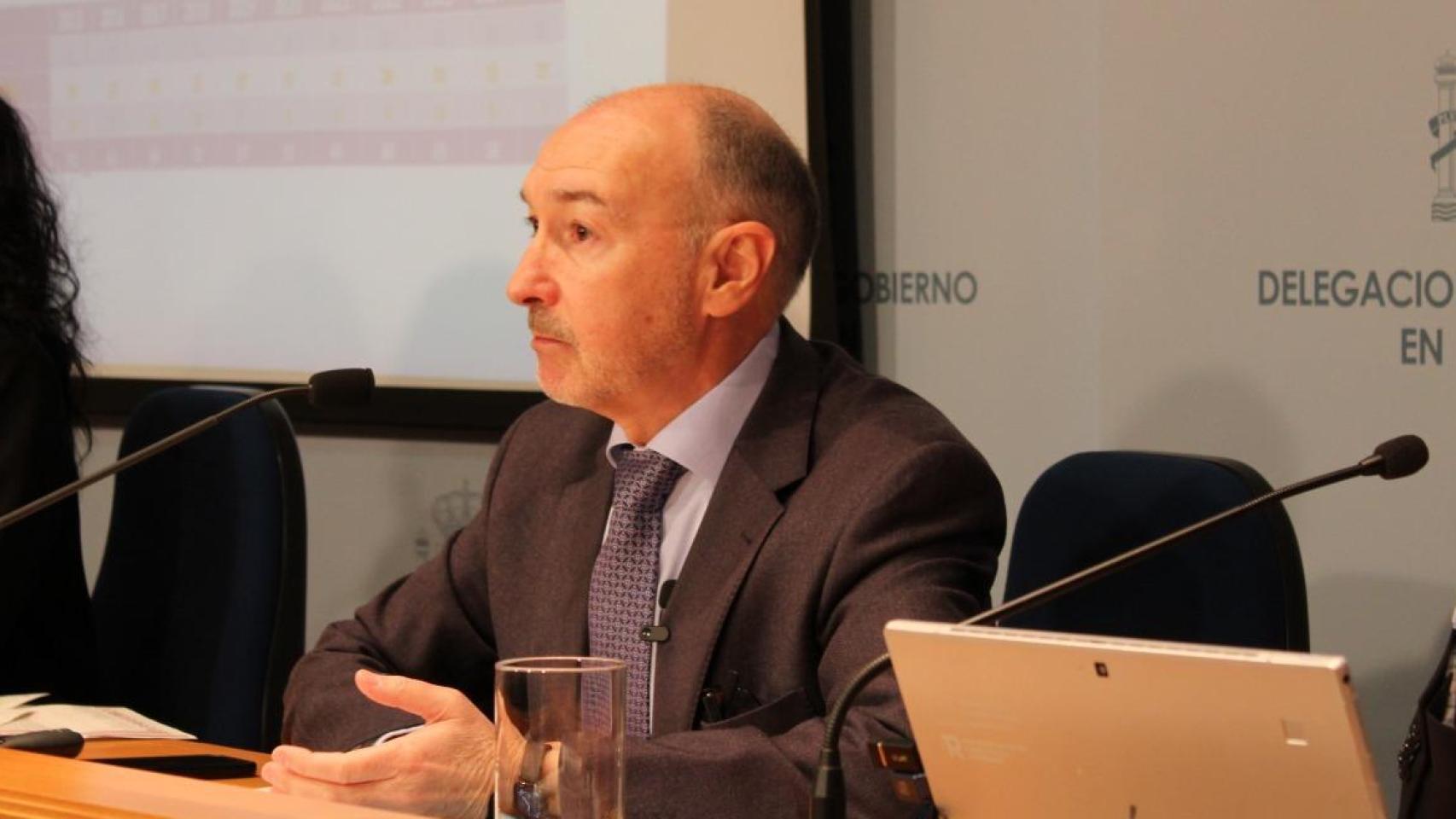 El delegado del Gobierno, Fernando Beltrán, durante la rueda de prensa