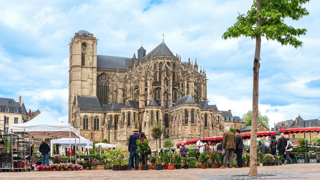 La imponente catedral de Saint-Pierre de Rennes, Francia.