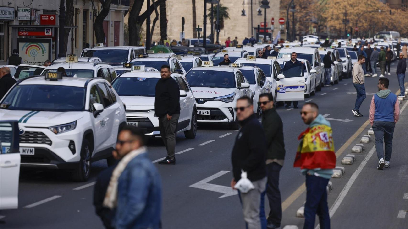 Protesta de taxis en Valencia. Rober Solsona/Europa Press
