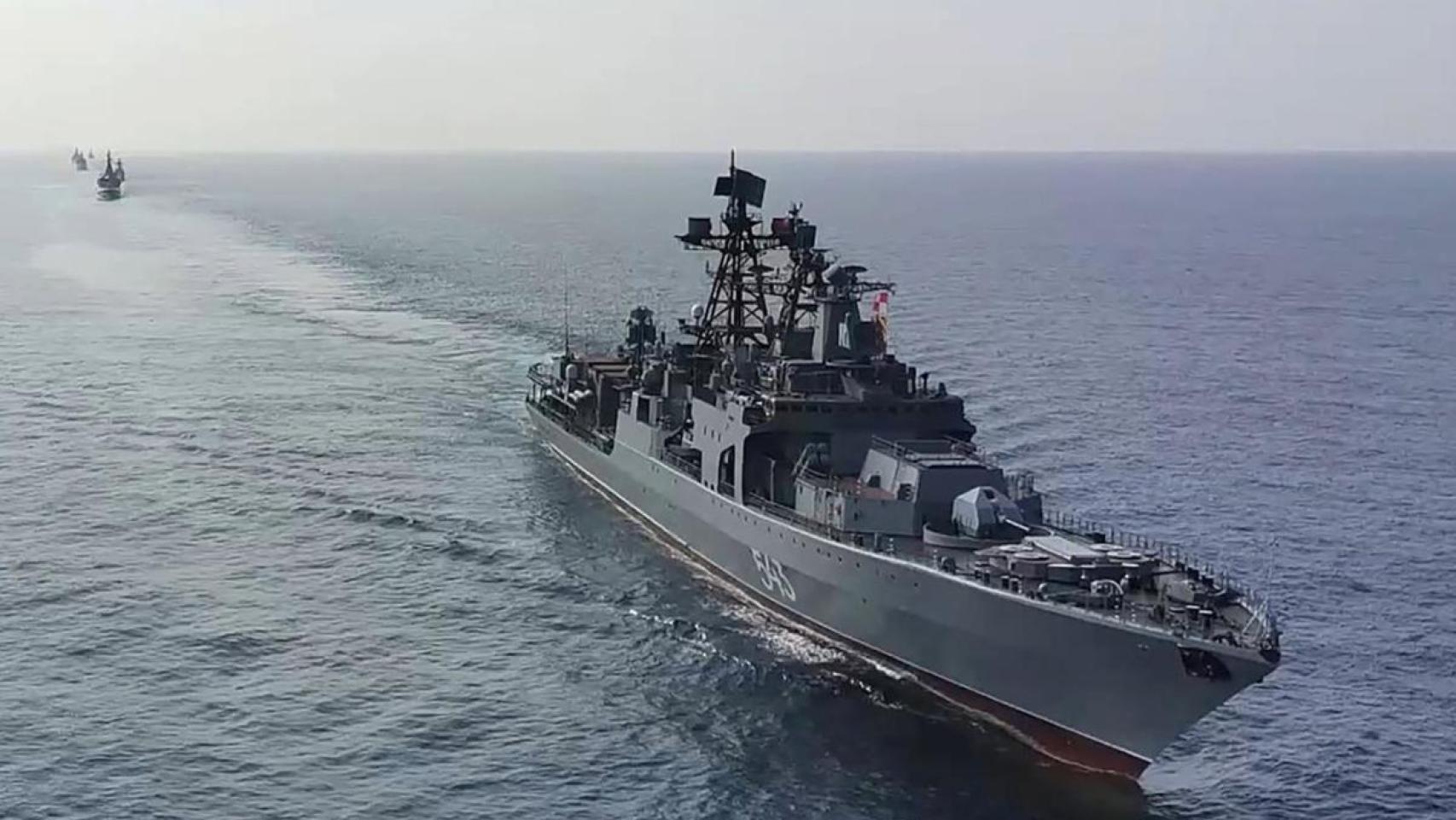La fragata rusa 'Marshal Shaposhnikov' durante unas maniobras en la bahía de Bengala en febrero de 2026.