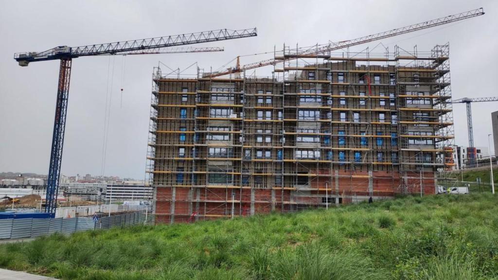 Viviendas en construcción en el barrio de Xuxán en A Coruña.