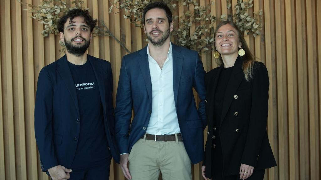 De izquierda a derecha: Paolo Fois, cofundador y CEO; Miguel Melgarejo, Head of Spain; Martina Domenicali, cofundadora y CRO de Lexroom.
