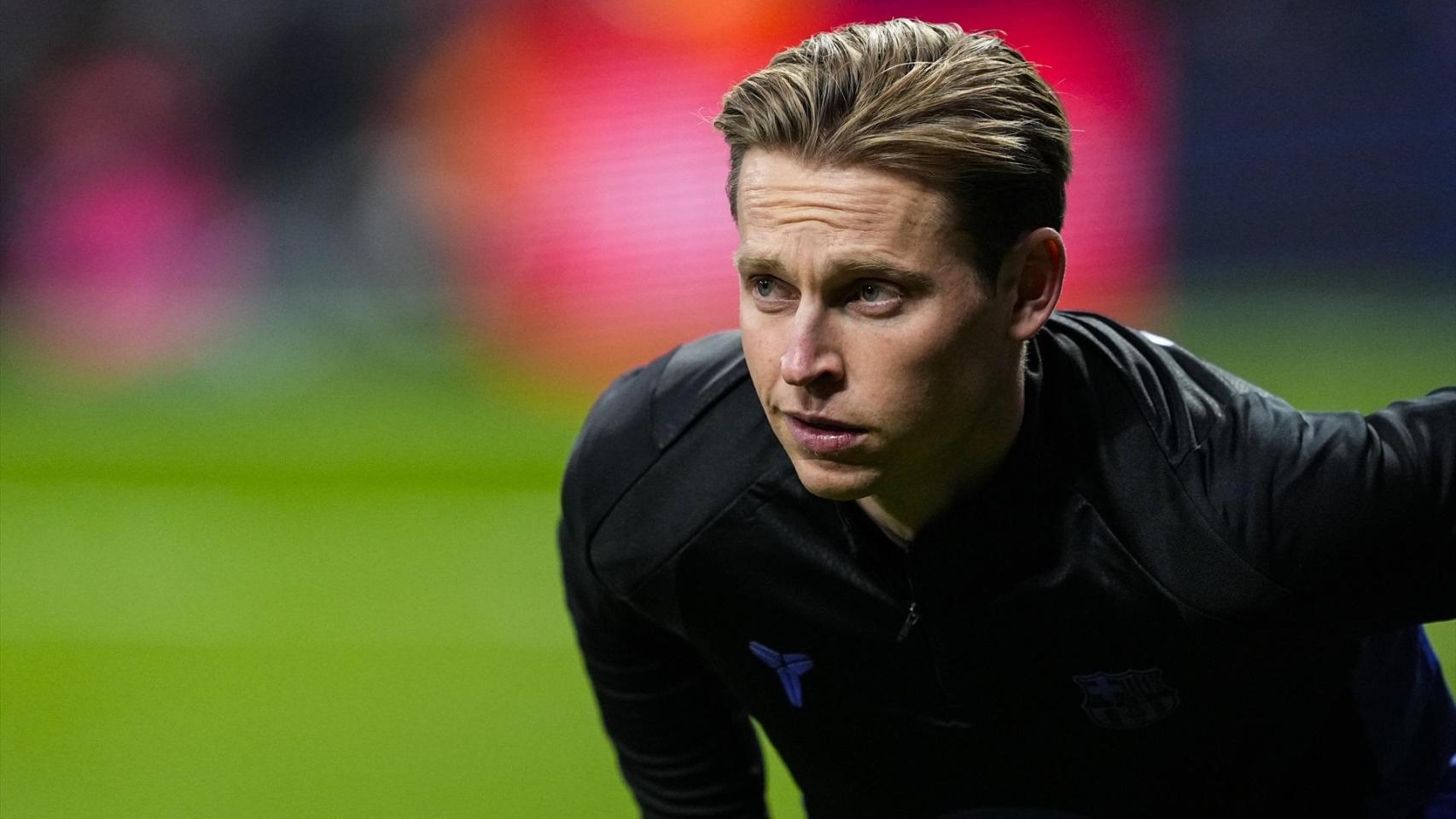 Frenkie de Jong calentando antes de un partido