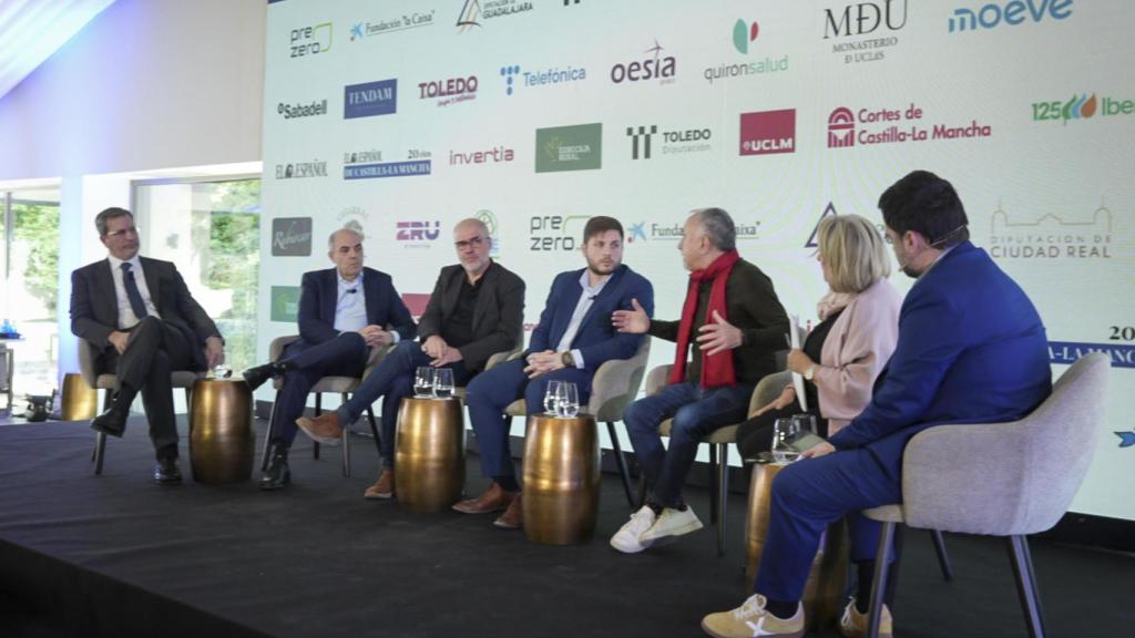 Un momento del coloquio celebrado en el V Foro Económico Español de Castilla-La Mancha.