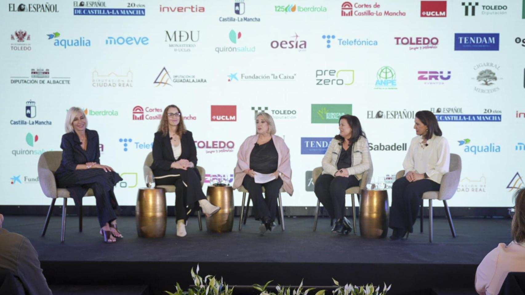 Imagen de la mesa redonda 'Mujeres y liderazgo', en la primera jornada del V Foro Económico Español de Castilla-La Mancha 'Los desafíos de Castilla-La Mancha ante un nuevo escenario nacional e internacional'.
