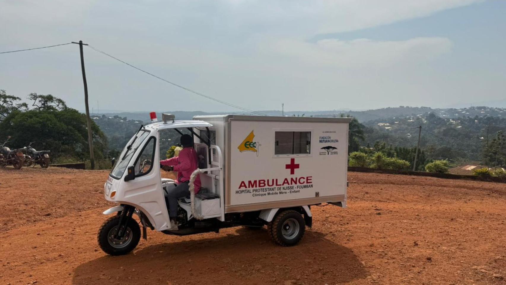Una de las moto-ambulancias de la Fundación Recover en Camerún.