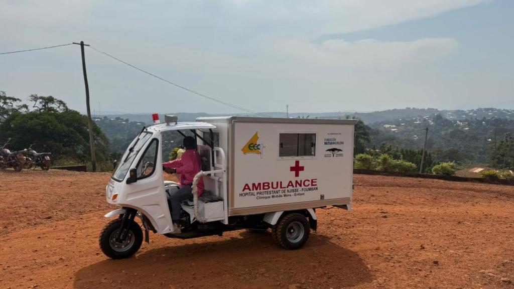 Una de las moto-ambulancias de la Fundación Recover en Camerún.