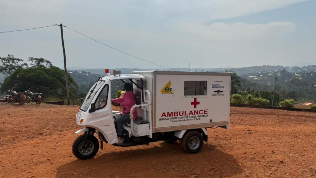 Una de las moto-ambulancias de la Fundación Recover en Camerún.